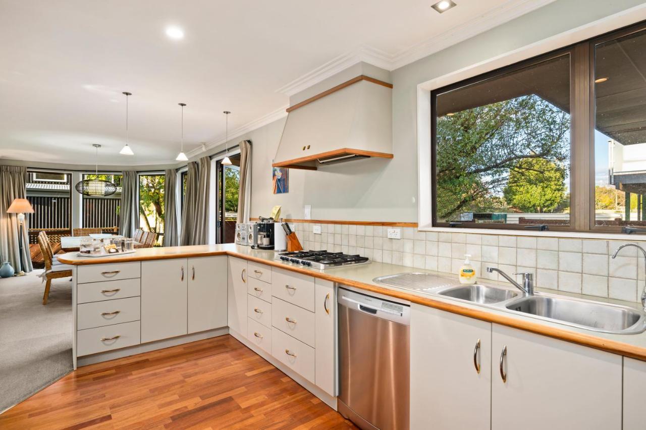 Taupo Escape - Rainbow Point Holiday Home Buitenkant foto