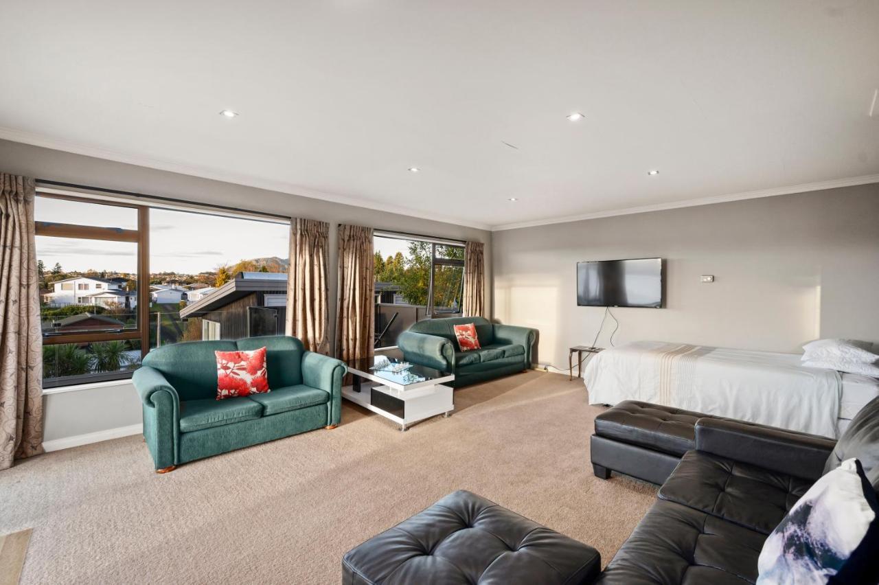 Taupo Escape - Rainbow Point Holiday Home Buitenkant foto